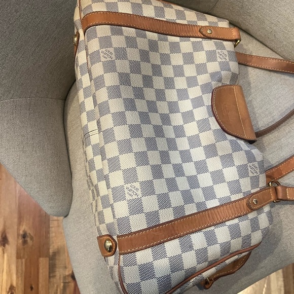 Louis Vuitton Tan and Brown Shoulder Bag with Iconic Design - Picture 3 of 9